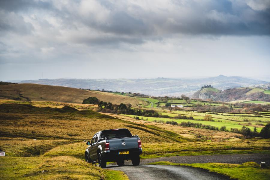  Volkswagen Amarok Double Cab Black Edition 2019 года  (UK) (фото 13 из 34)